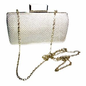 Metal mesh silver evening clutch kiss-lock closure chain strap